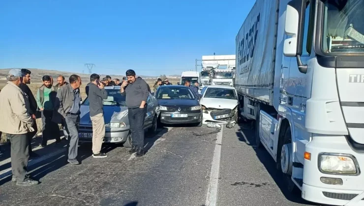 Kars’ta Zincirleme Trafik Kazası: 2 Yaralı